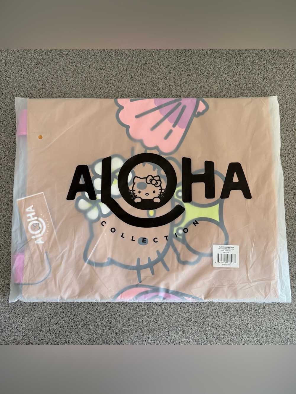 ALOHA Collection x Hello Kitty Hawaii Exclusive Reversible Holo Holo Tote Bag - Picture 11 of 16